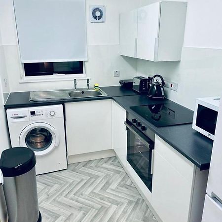 Modern 2 Bedroom Apartment With Free Parking 格拉斯哥 外观 照片