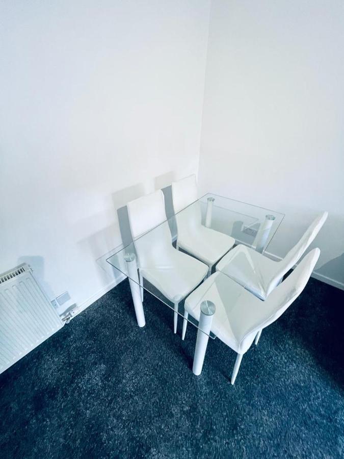 Modern 2 Bedroom Apartment With Free Parking 格拉斯哥 外观 照片