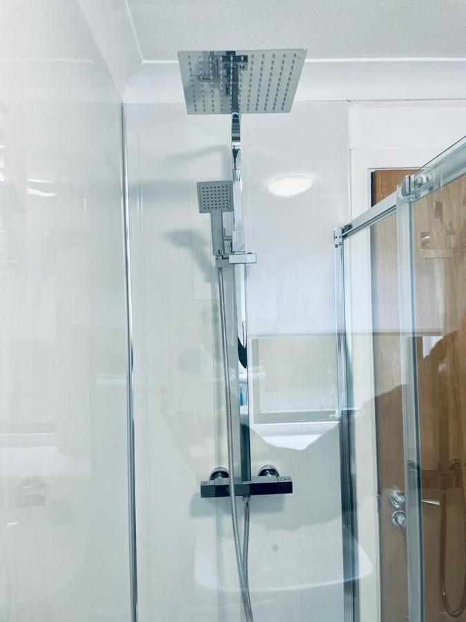 Modern 2 Bedroom Apartment With Free Parking 格拉斯哥 外观 照片