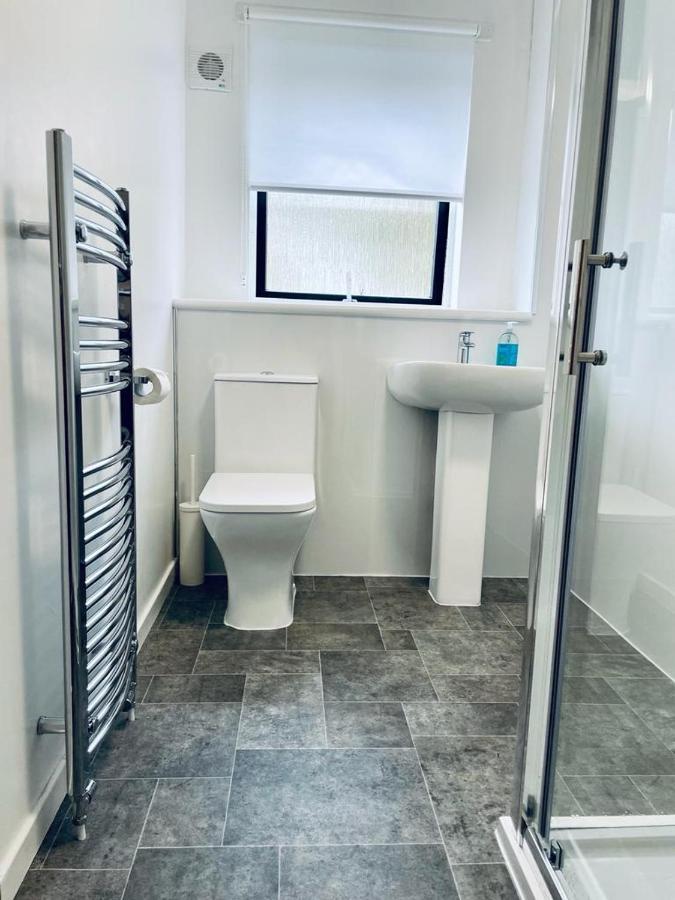 Modern 2 Bedroom Apartment With Free Parking 格拉斯哥 外观 照片
